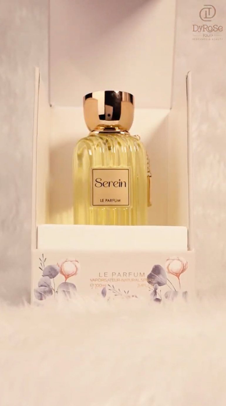 عطر على منصة العرض — تصوير المنتجات (صور - فيديو)